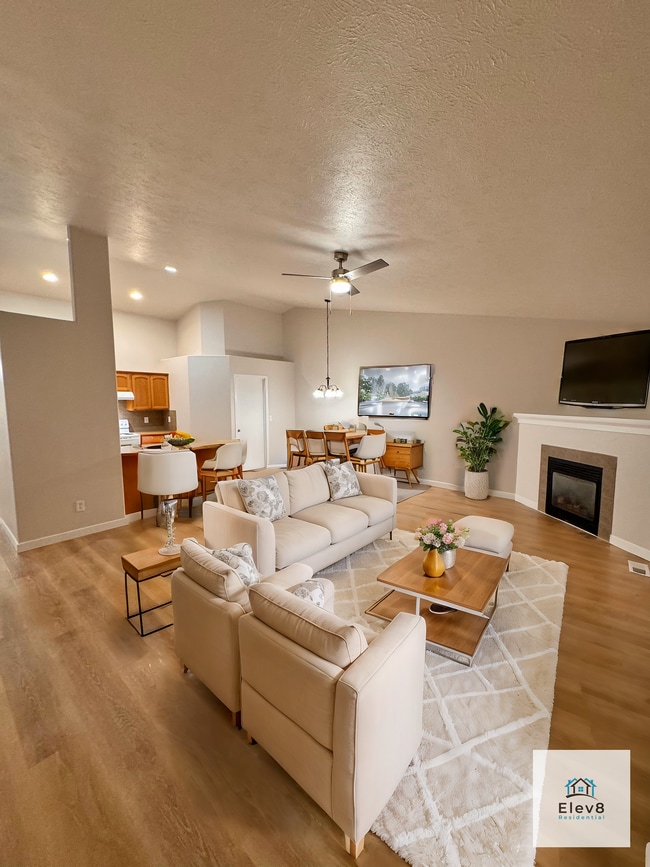Foto del edificio - Modern Duplex Living in South Hill – Welco...