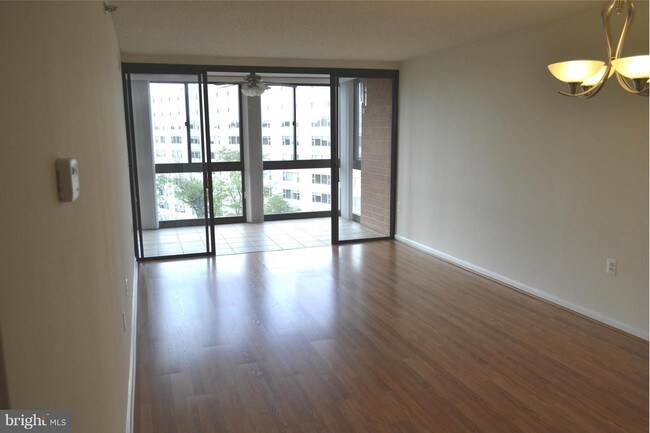 Building Photo - 1001 N Randolph St