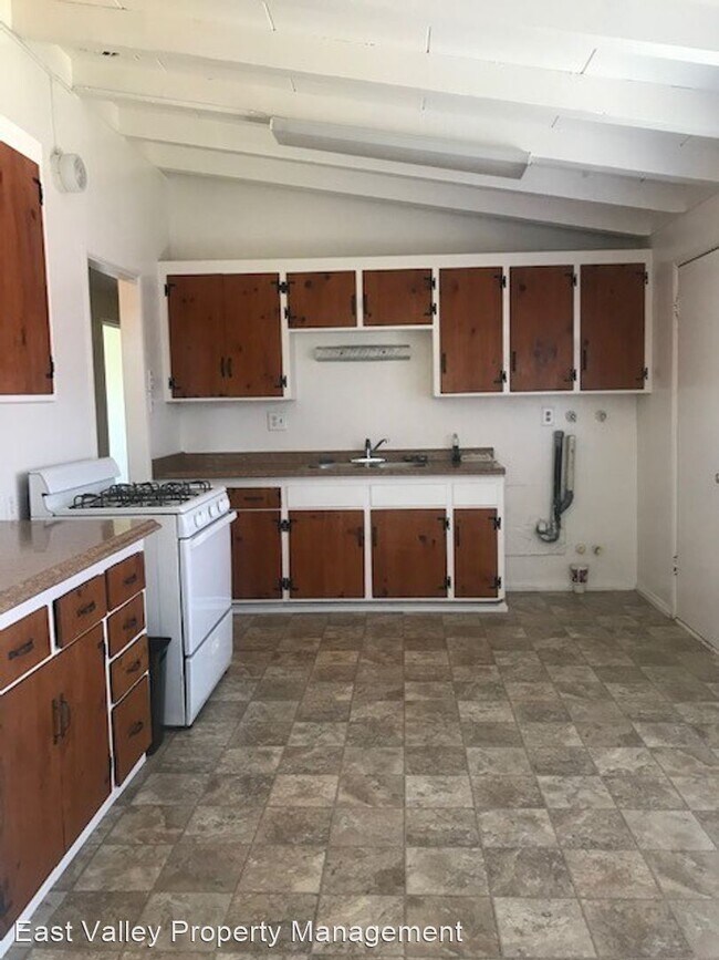 Building Photo - 3 br, 2 bath House - 25667 Jane St