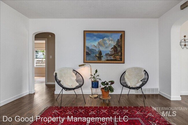 Building Photo - 3 br, 1 bath House - 2900 N Woody Dr.
