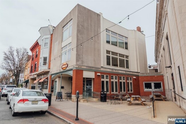 Building Photo - 30 Park Ave