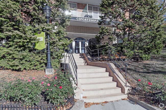 Riverdale Ave Entrance - 609 Kappock St