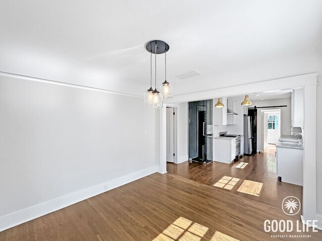 Foto del edificio - Beautiful 3BD/2.5BA W/ A/C and In-Unit Laundry in Mission Hills!