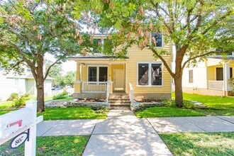 Building Photo - 807 Truman Ln