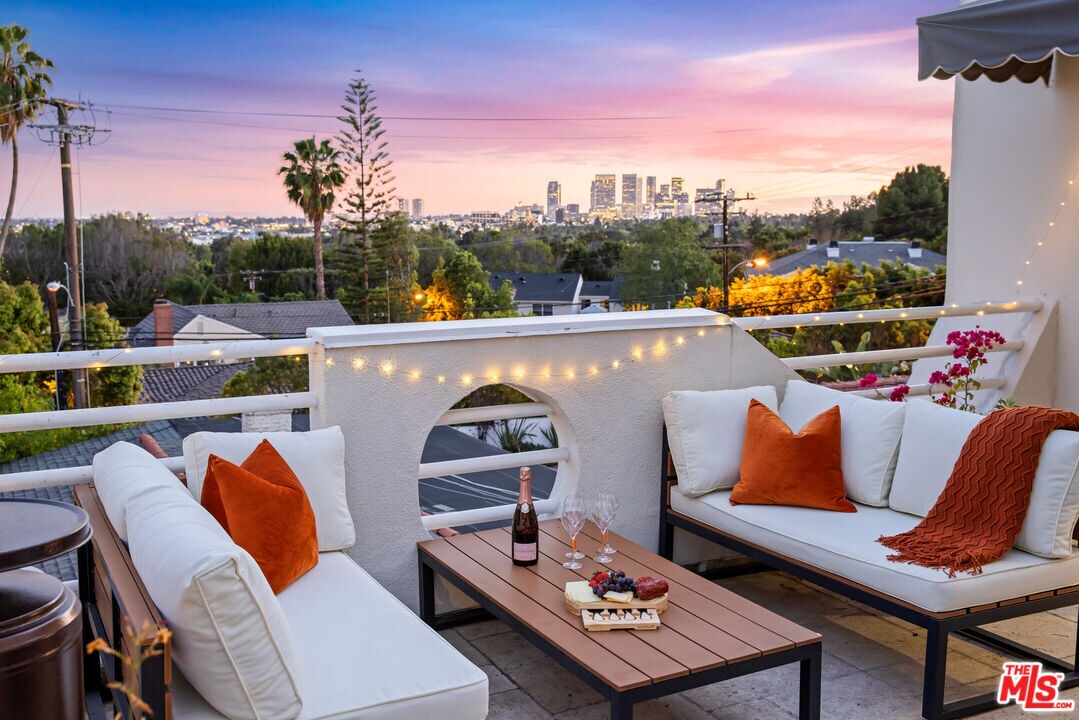 Foto principal - 959 N Doheny Dr