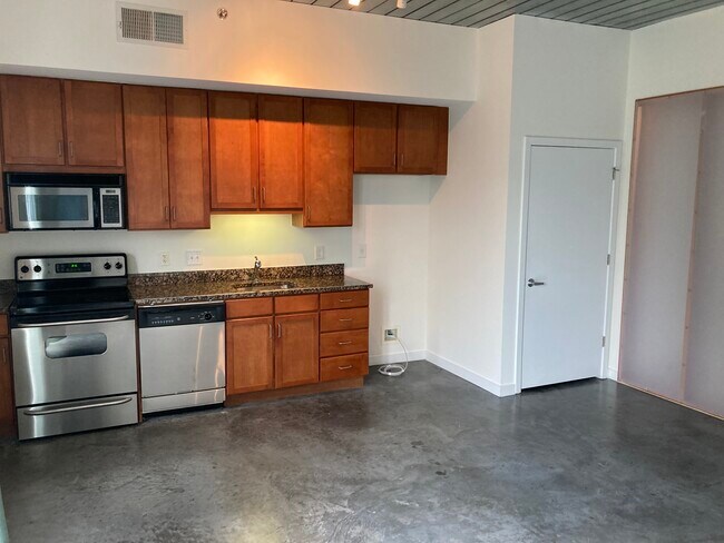 Building Photo - 620 Glen Iris Dr NE