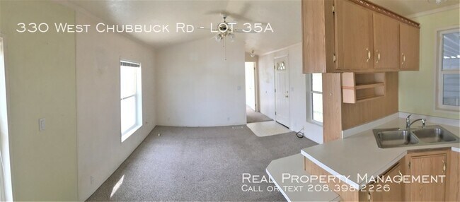 Building Photo - Spacious Mobile Home!