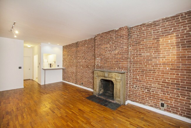 Building Photo - 189 E 93rd St
