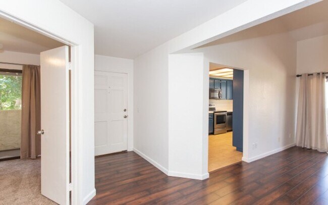 Foto del edificio - Renovated 3 bedroom 2 bath condo