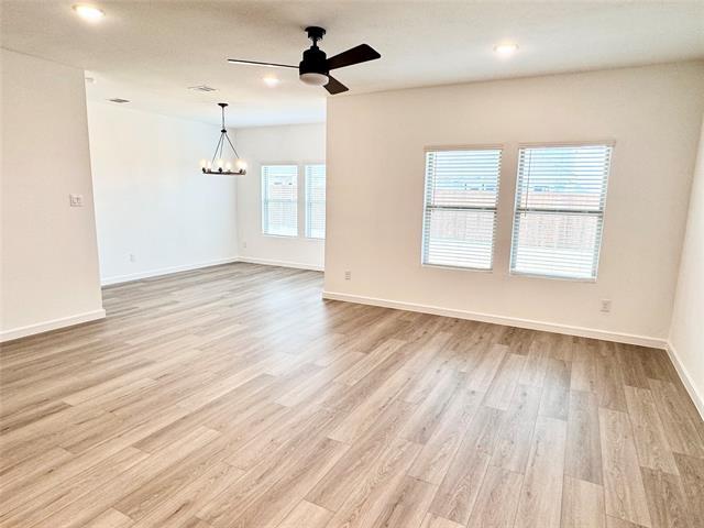 Foto del edificio - 535 Meadowlark Dr