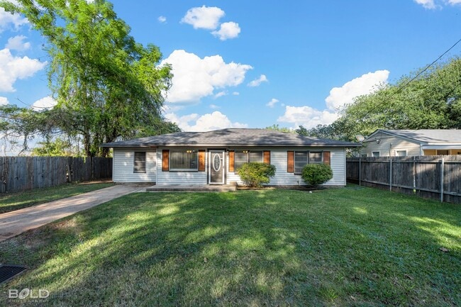 Foto del edificio - Check Out this Charming 3 bed 1 bath in Bo...