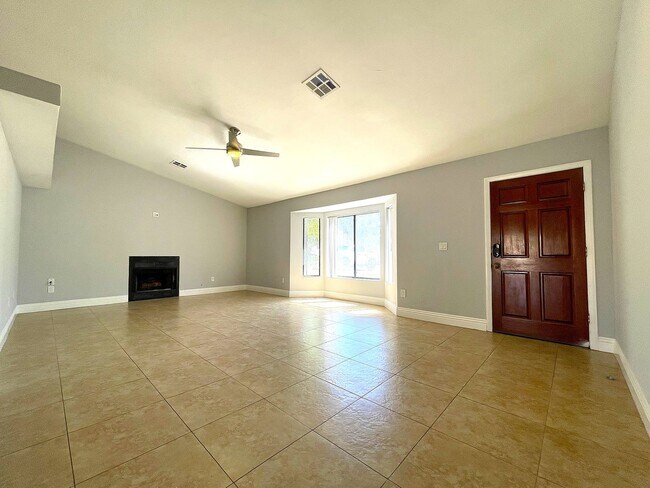 Building Photo - AVAILABLE NOW! 4 BED / 3 BATH home in Cath...