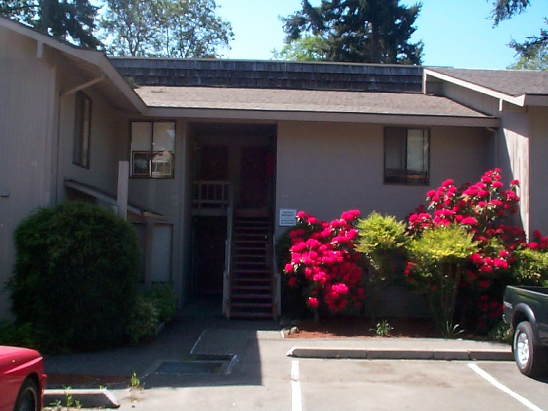 Primary Photo - 485 Shannon Dr SE
