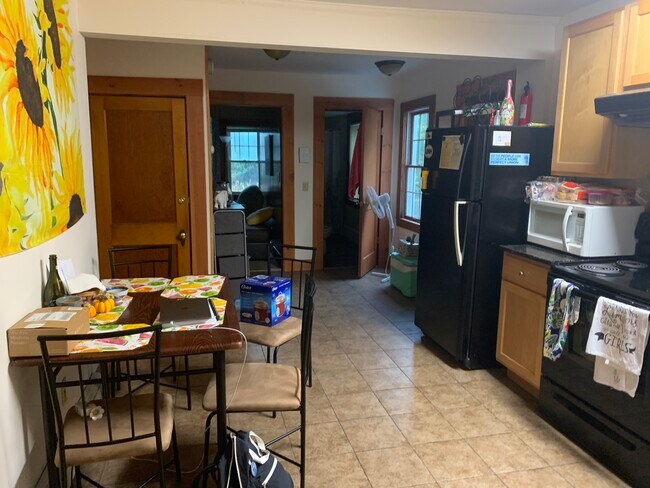 Kitchen - 9 Dover Rd