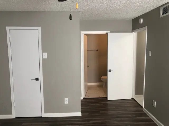 Foto del edificio - 8300 Calmont Ave