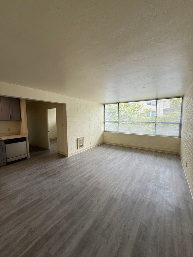 Primary Photo - 430 E Howell St