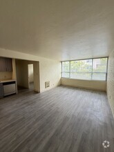 Building Photo - 430 E Howell St