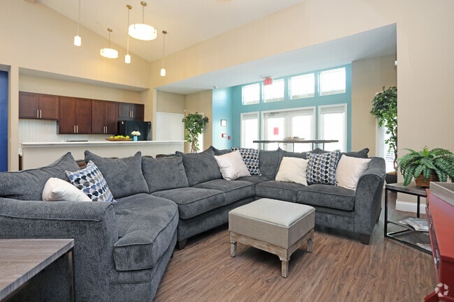 Clubhouse lounge - Watercourse