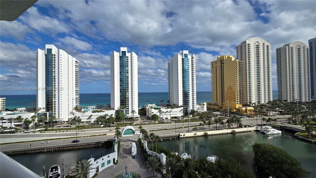 Foto del edificio - 16400 Collins Ave