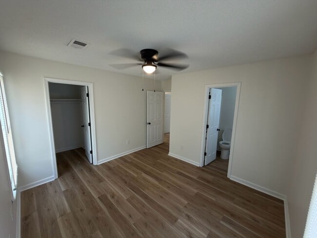 Foto del edificio - 129 Misty Oak Rd
