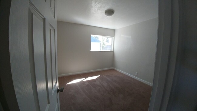 Building Photo - 2 Bedroom 1 Bath- House