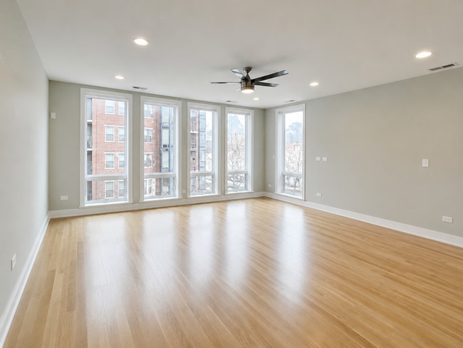Building Photo - 1008 N Larrabee St