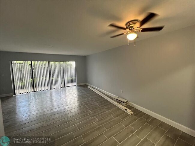 Foto del edificio - 1021 Mockingbird Ln