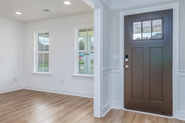 Foto del edificio - 9300 Charley Ln