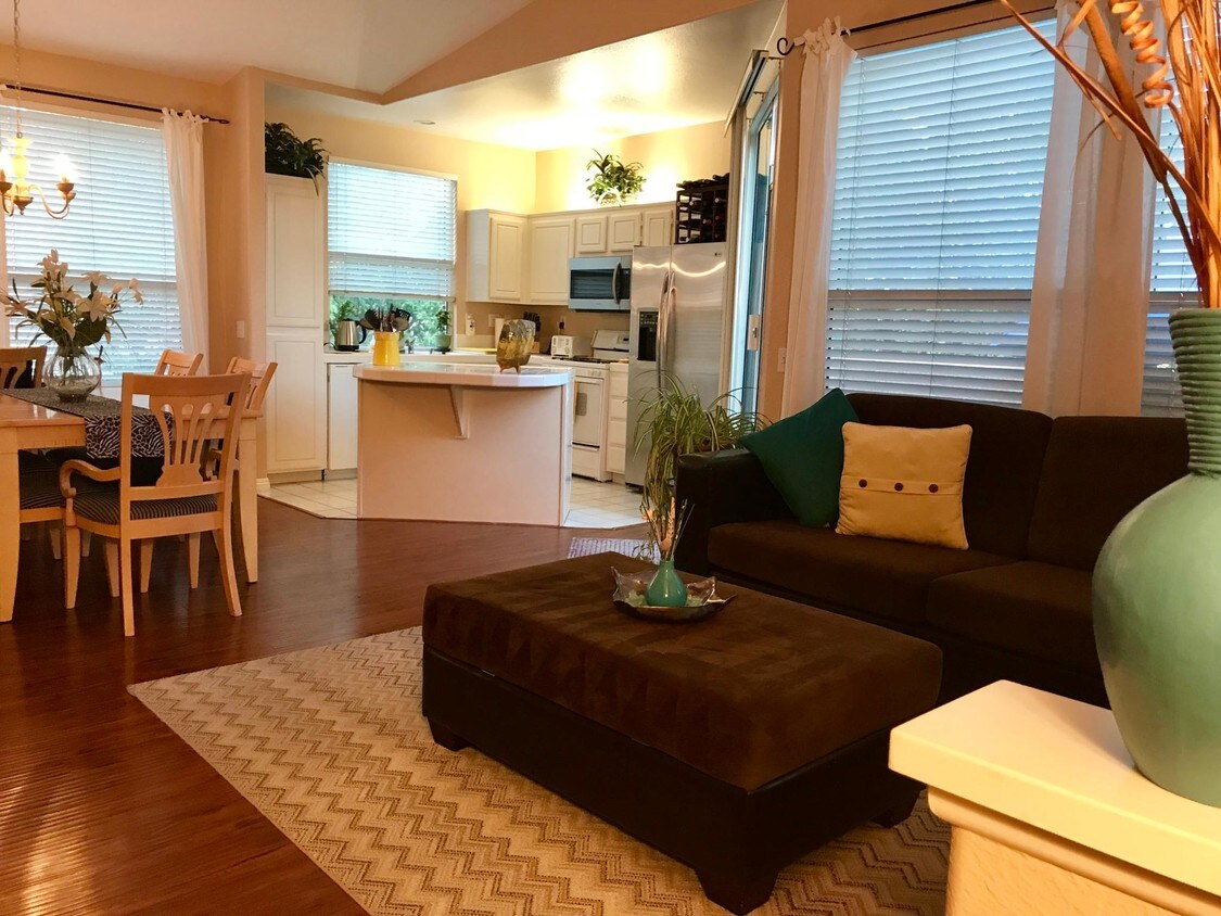 7835 E Portofino Ave, Anaheim, CA 92808 Condo for Rent in Anaheim, CA