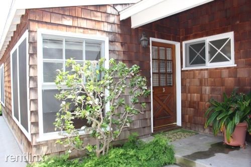 Building Photo - 2924 Arizona Ave