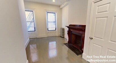 Building Photo - 270 Newbury St