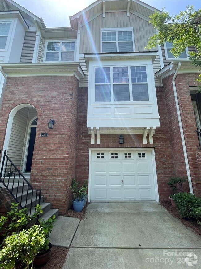 Building Photo - 835 Skybrook Falls Dr