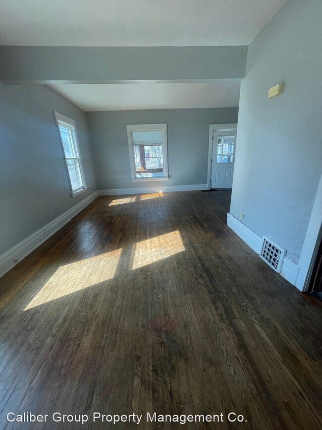 Building Photo - 3 br, 1.5 bath House - 237 Center St