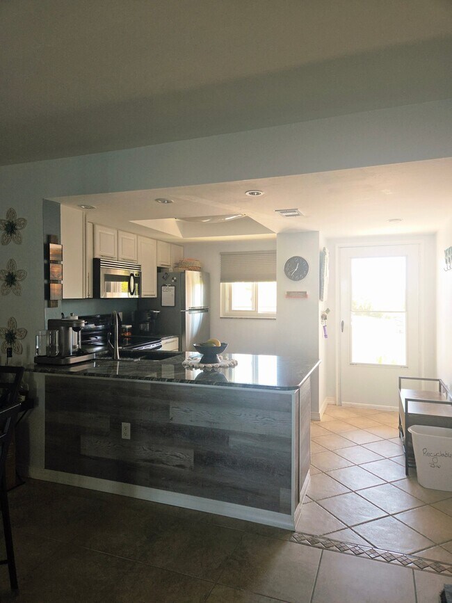 Foto del edificio - 25275 Rampart Blvd