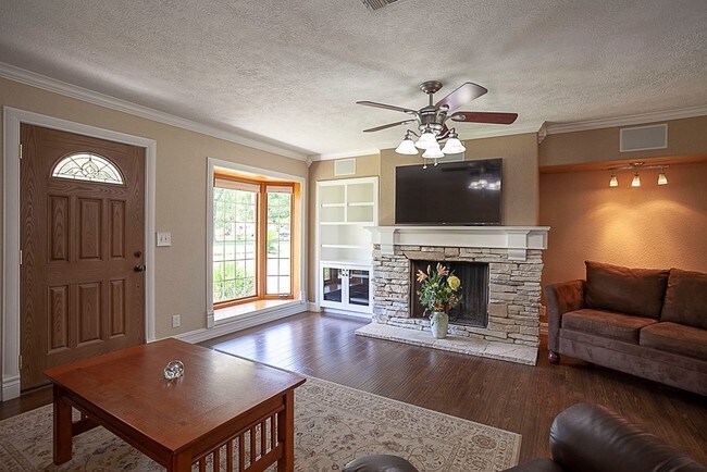 Foto del edificio - 920 Sunnyside Dr