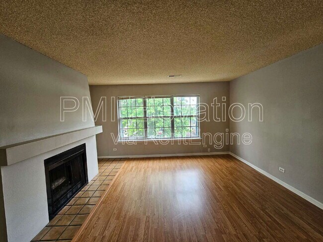 Foto del edificio - 9430 E Girard Ave