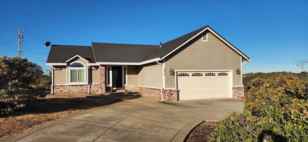 Foto principal - 2040 Harlan Way