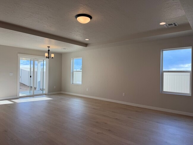 Building Photo - 10096 Longtail Dr