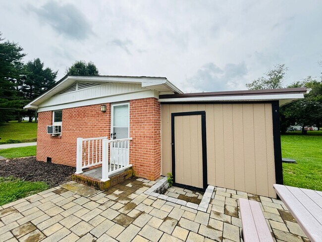 Foto del edificio - 2 Bedroom 1 bath Duplex