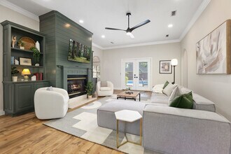 Building Photo - 2318 SW Clover Ct