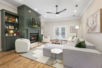 Building Photo - 2318 SW Clover Ct