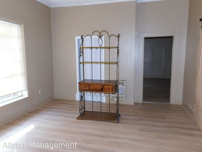 Building Photo - 3 br, 1 bath House - 62 East Northern Street