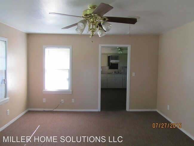 Building Photo - 3 br, 1 bath House - 10000 SE 59TH ST