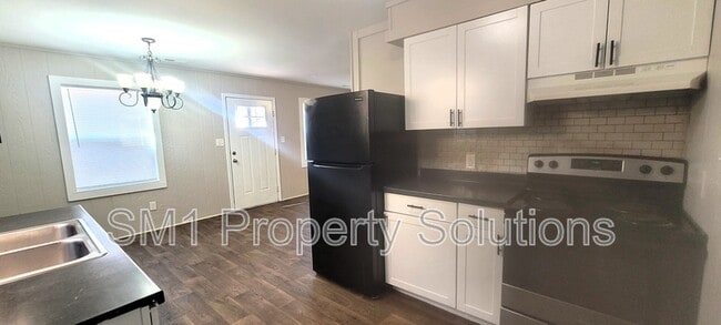 Building Photo - 304 4th St