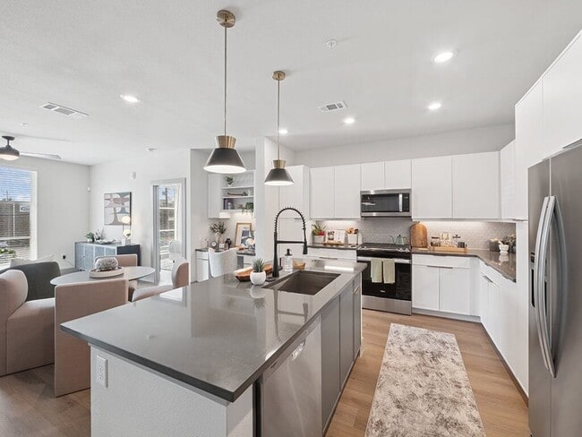 Building Photo - Heights at 1520 Apartments