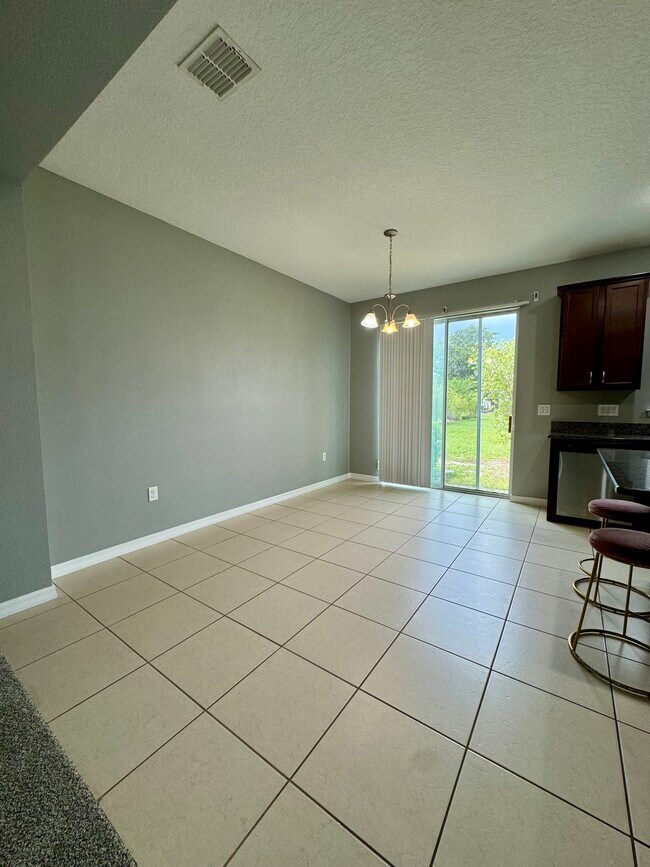 Foto del edificio - 3745 Brighton Park Cir