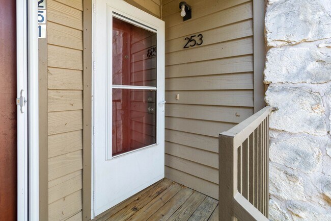 Building Photo - Cozy 1 bedroom Minutes North of Downtown Austin!