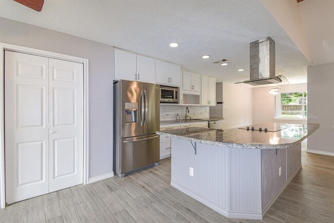 Building Photo - 14126 W Cypress Forest Dr