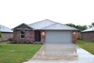 Building Photo - 3013 N Hickory St
