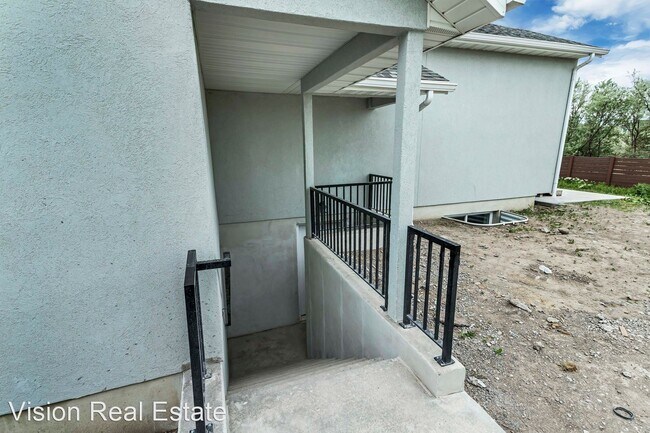 Building Photo - 111 N 300 E